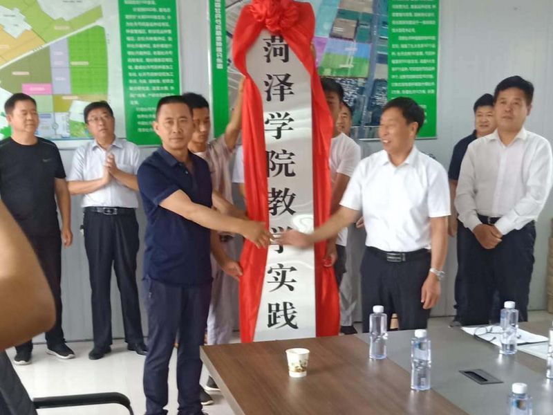 校地攜手 推進牡丹產(chǎn)業(yè)發(fā)展